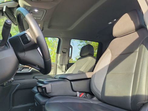 Used 2025 GMC Sierra 1500 SLT image 17