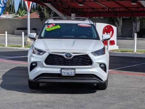 Used 2026 Toyota Highlander XLE AWD/4WD image 2