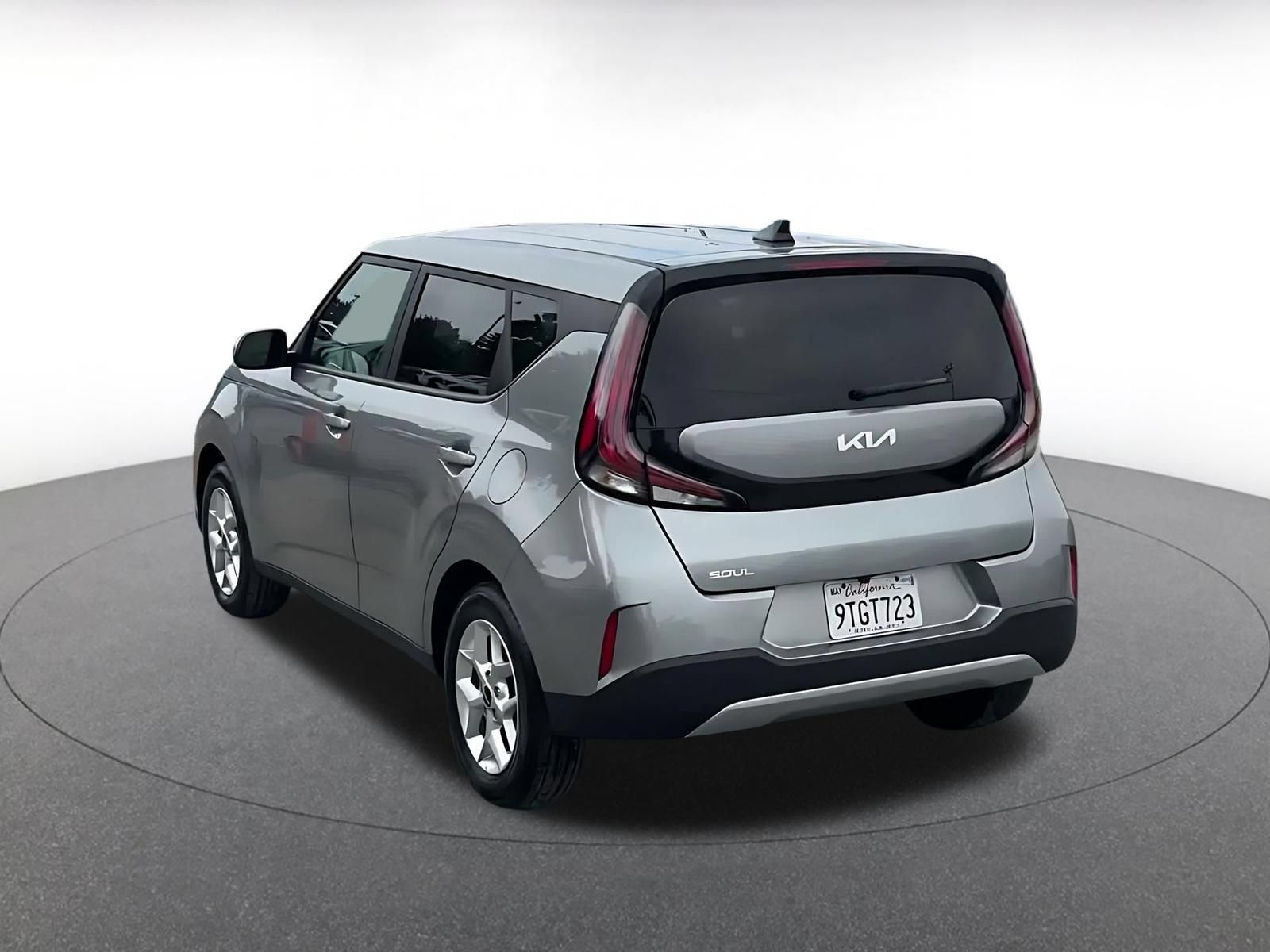 Used 2025 Kia Soul LX w/ LX Technology Package FWD image 10