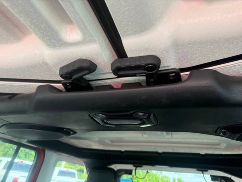 Used 2020 Jeep Wrangler Unlimited Sahara w/ Dual Top Group AWD/4WD image 32