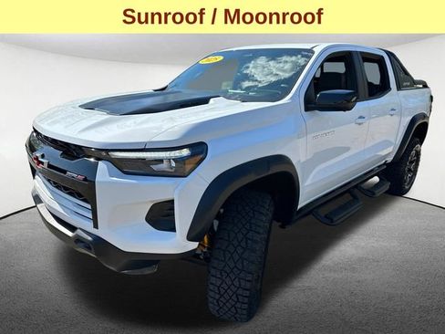 Used 2025 Chevrolet Colorado ZR2 w/ Technology Package AWD/4WD image 5