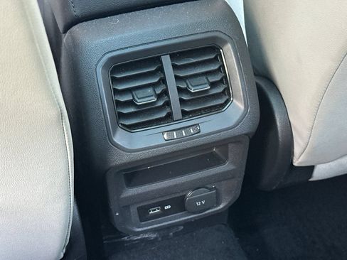 Used 2019 Volkswagen Tiguan SEL w/ 3rd Row Seat Package AWD/4WD image 17