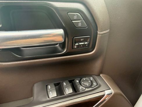 Used 2021 Chevrolet Silverado 1500 LTZ w/ Safety Package II AWD/4WD image 18