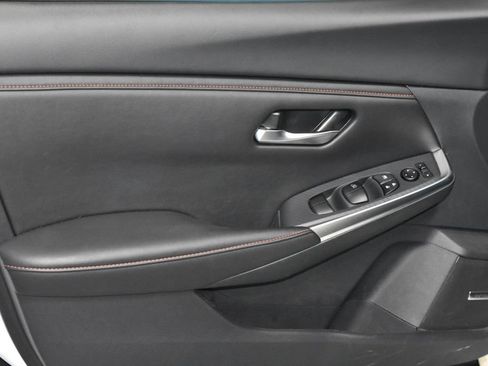 Used 2025 Nissan Sentra SR w/ SR Premium Package FWD image 4