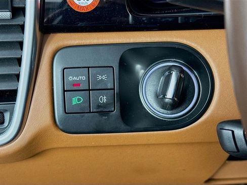 Used 2023 Porsche Cayenne S Platinum image 10