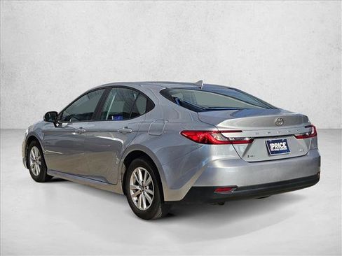 Used 2025 Toyota Camry LE image 7