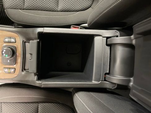 Certified 2023 GMC Acadia SLE w/ Driver Convenience Package image 25