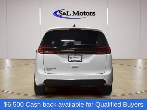New 2026 Chrysler Pacifica Select FWD image 9