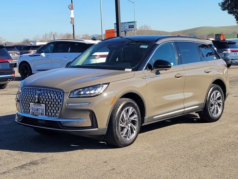 Used 2025 Lincoln Corsair FWD w/ Equipment Group 101A image 8