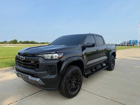 Used 2024 Chevrolet Colorado Trail Boss w/ Technology Package AWD/4WD image 7