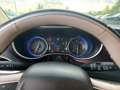 Used 2017 Chrysler Pacifica Limited FWD image 22