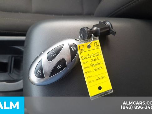 Used 2025 Hyundai Kona SEL FWD image 17