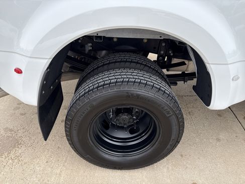 Used 2024 Ford F350 XLT w/ Snow Plow/Camper Package image 8