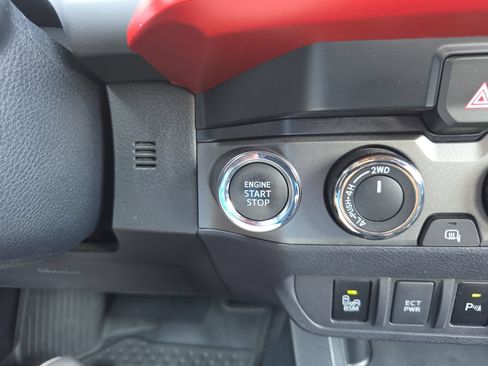 Used 2020 Toyota Tacoma TRD Sport w/ TRD Premium Sport Package AWD/4WD image 23