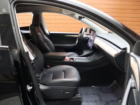 Used 2023 Tesla Model Y Long Range image 30