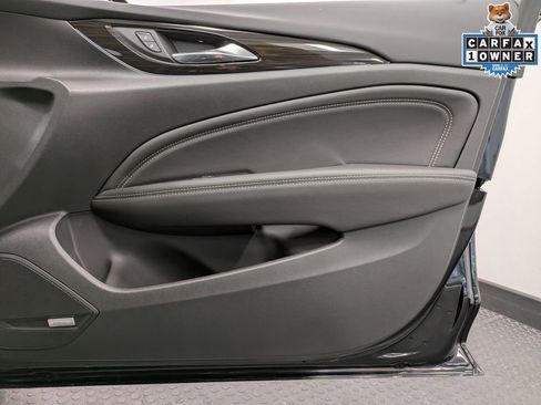 Used 2018 Buick Regal Essence w/ Driver Confidence Package #1 FWD image 27
