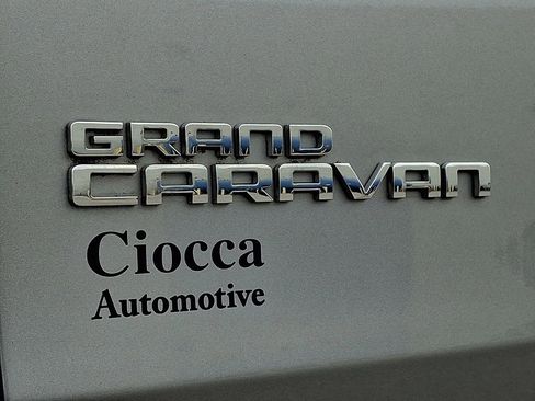 Used 2016 Dodge Grand Caravan SXT image 28