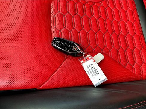 Used 2022 Lamborghini Urus AWD/4WD image 33