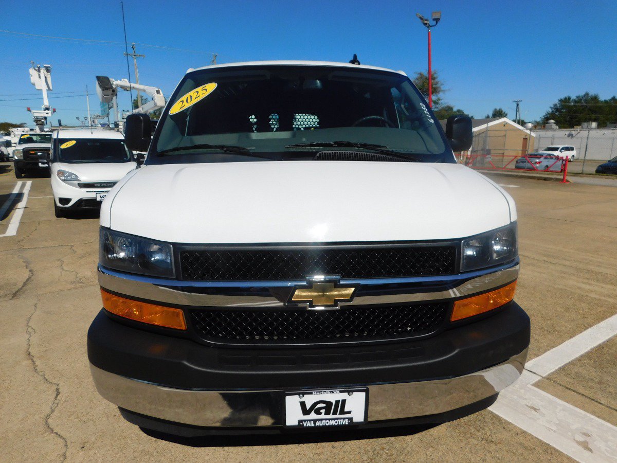 Used 2025 Chevrolet Express 2500 w/ Driver Convenience Package RWD image 5
