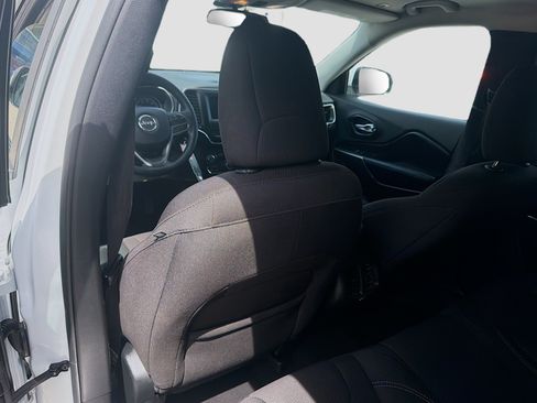 Used 2019 Jeep Cherokee Latitude w/ Popular Appearance Group AWD/4WD image 23