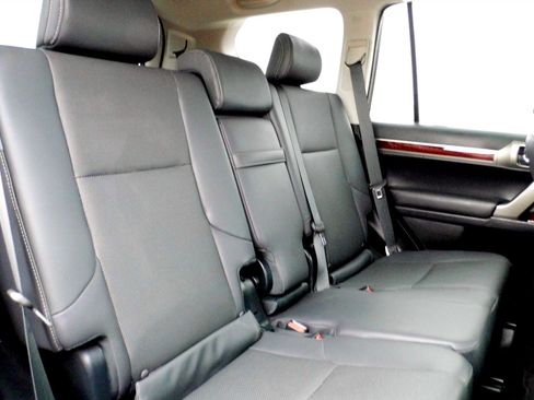 Used 2019 Lexus GX 460 image 26