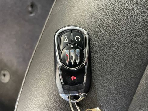 Used 2025 Buick Envista Sport Touring image 22