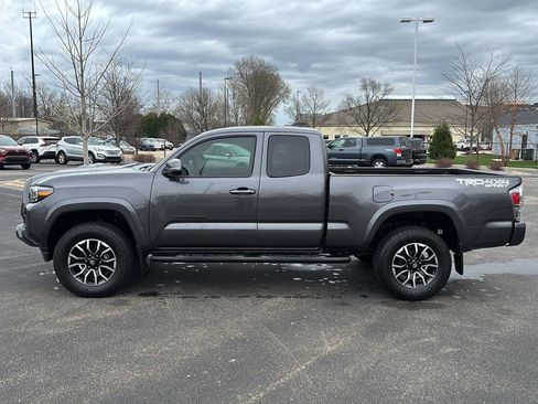 Used 2023 Toyota Tacoma TRD Sport w/ Black Out Package (TMS) AWD/4WD image 17