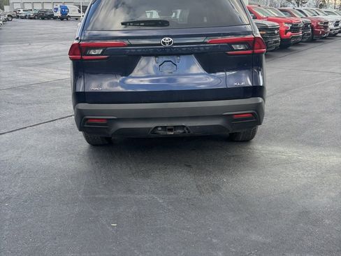 Used 2024 Toyota Grand Highlander XLE image 3