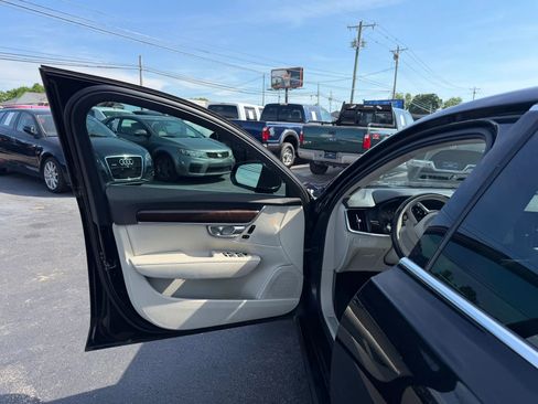 Used 2018 Volvo S90 T5 Momentum w/ Convenience Package FWD image 29