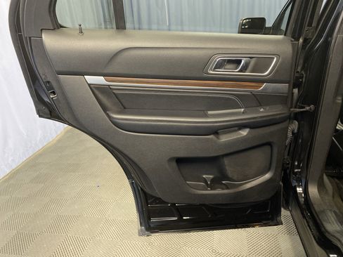 Used 2017 Ford Explorer Limited image 23