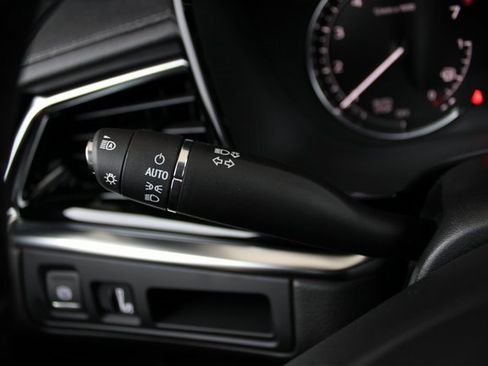 New 2025 Cadillac XT6 Luxury image 19