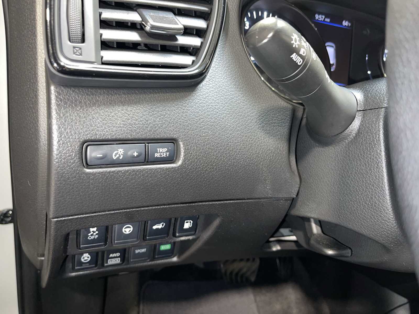 Used 2020 Nissan Rogue SV w/ Sun & Sound Touring Package AWD/4WD image 24