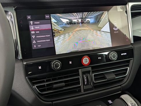 New 2026 Porsche Macan AWD/4WD image 32