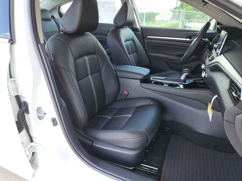 New 2025 Nissan Altima 2.5 SR image 11