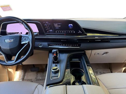 Used 2024 Cadillac Escalade Premium Luxury AWD/4WD image 12
