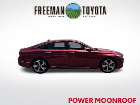 Used 2018 Honda Accord Touring image 3