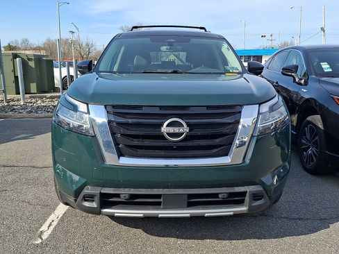 Used 2023 Nissan Pathfinder SL image 2