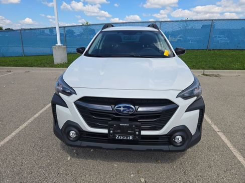 Used 2024 Subaru Outback Premium AWD/4WD image 2