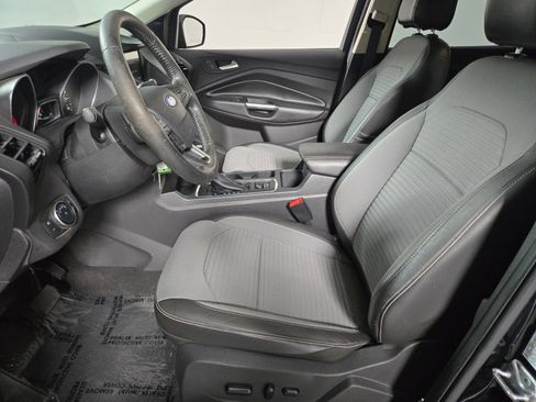 Used 2017 Ford Escape SE w/ Equipment Group 201A FWD image 11