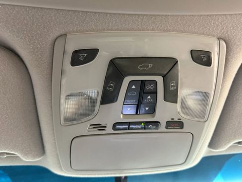 Used 2011 Toyota Sienna Limited image 29