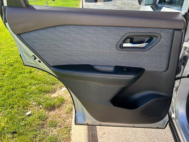 Used 2023 Nissan Rogue SV FWD image 39