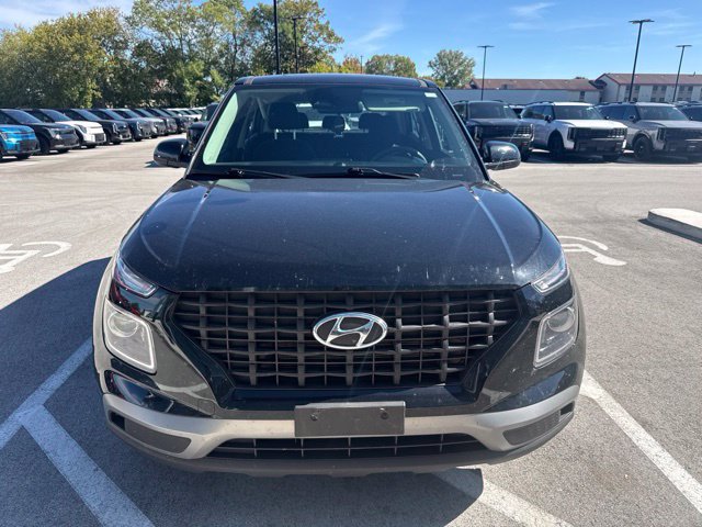 Used 2024 Hyundai Venue SE FWD image 2