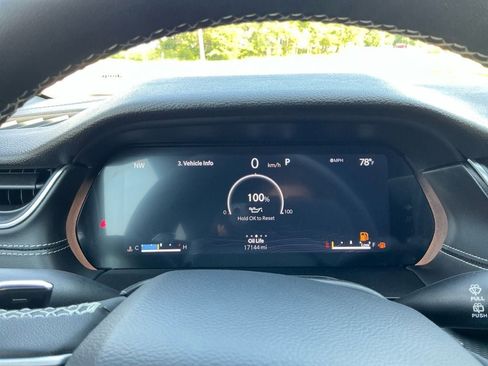 Used 2025 Jeep Grand Cherokee Altitude RWD image 16