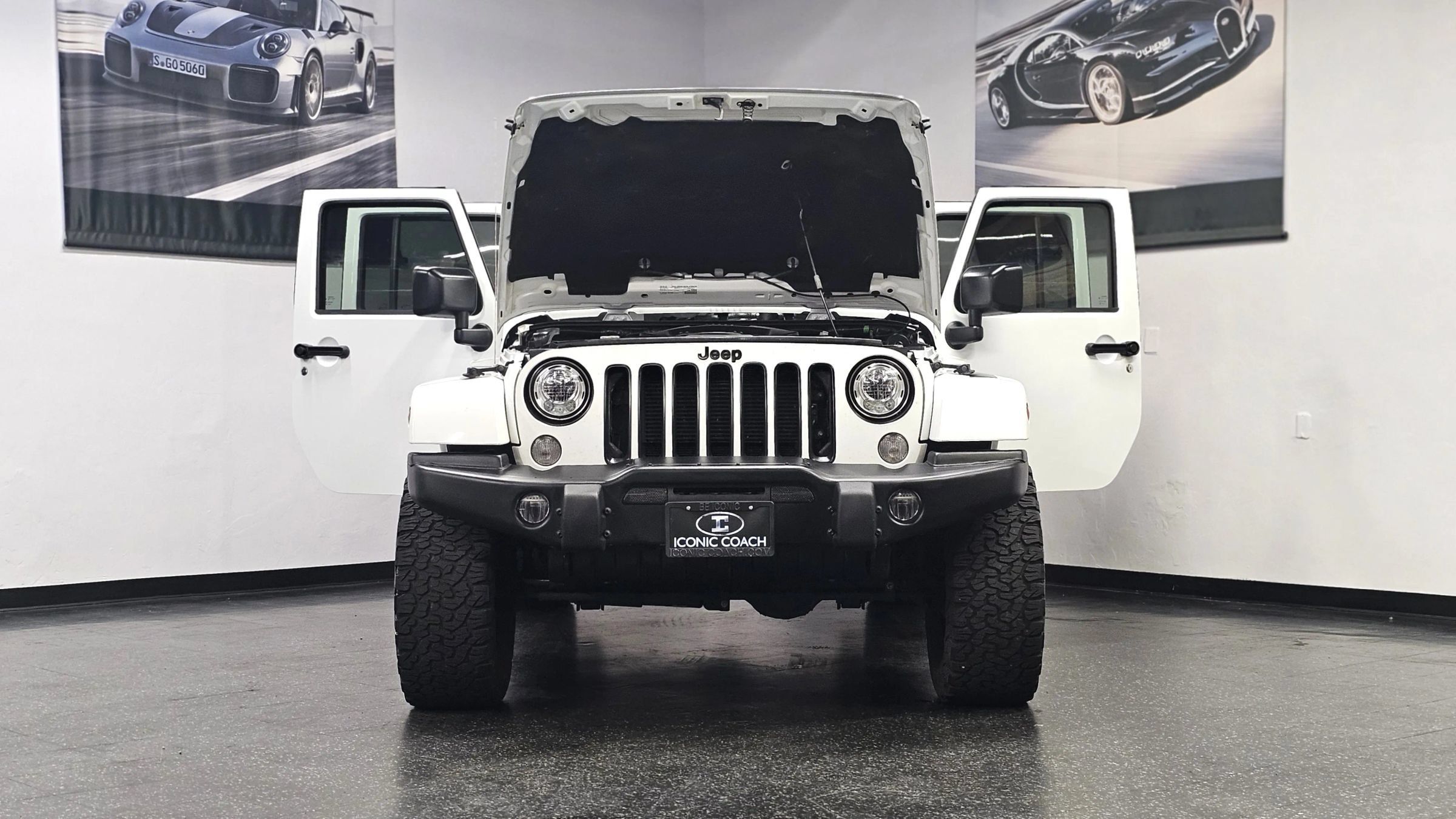 Used 2017 Jeep Wrangler Unlimited Sahara AWD/4WD image 9
