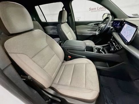 Used 2025 Chevrolet Traverse LT w/ LPO, Floor Liner Package FWD image 28