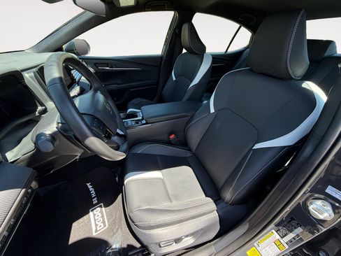 Used 2026 Toyota Camry SE FWD image 10