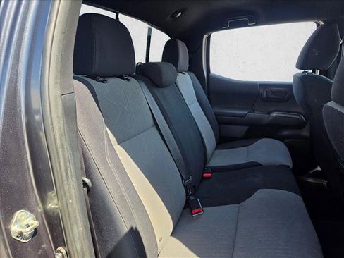 Used 2020 Toyota Tacoma TRD Sport w/ Technology Package AWD/4WD image 17