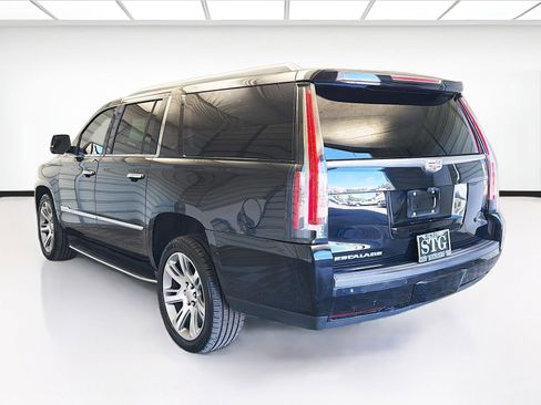 Used 2019 Cadillac Escalade ESV Luxury RWD image 6