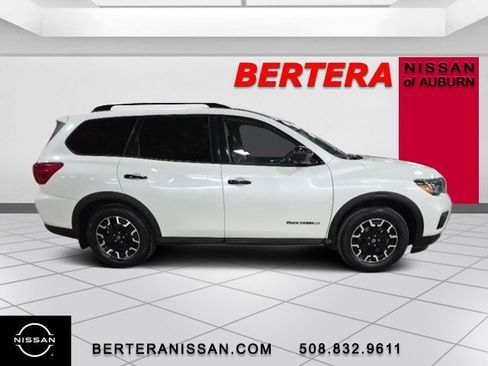 Used 2019 Nissan Pathfinder SL image 2