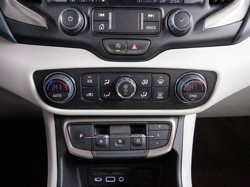 Used 2024 GMC Terrain Denali w/ Black Diamond Edition image 18